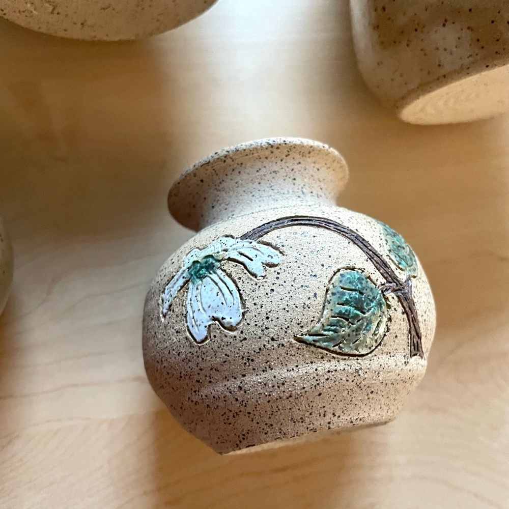 Dogwood pottery decor - Picture 4 of 12